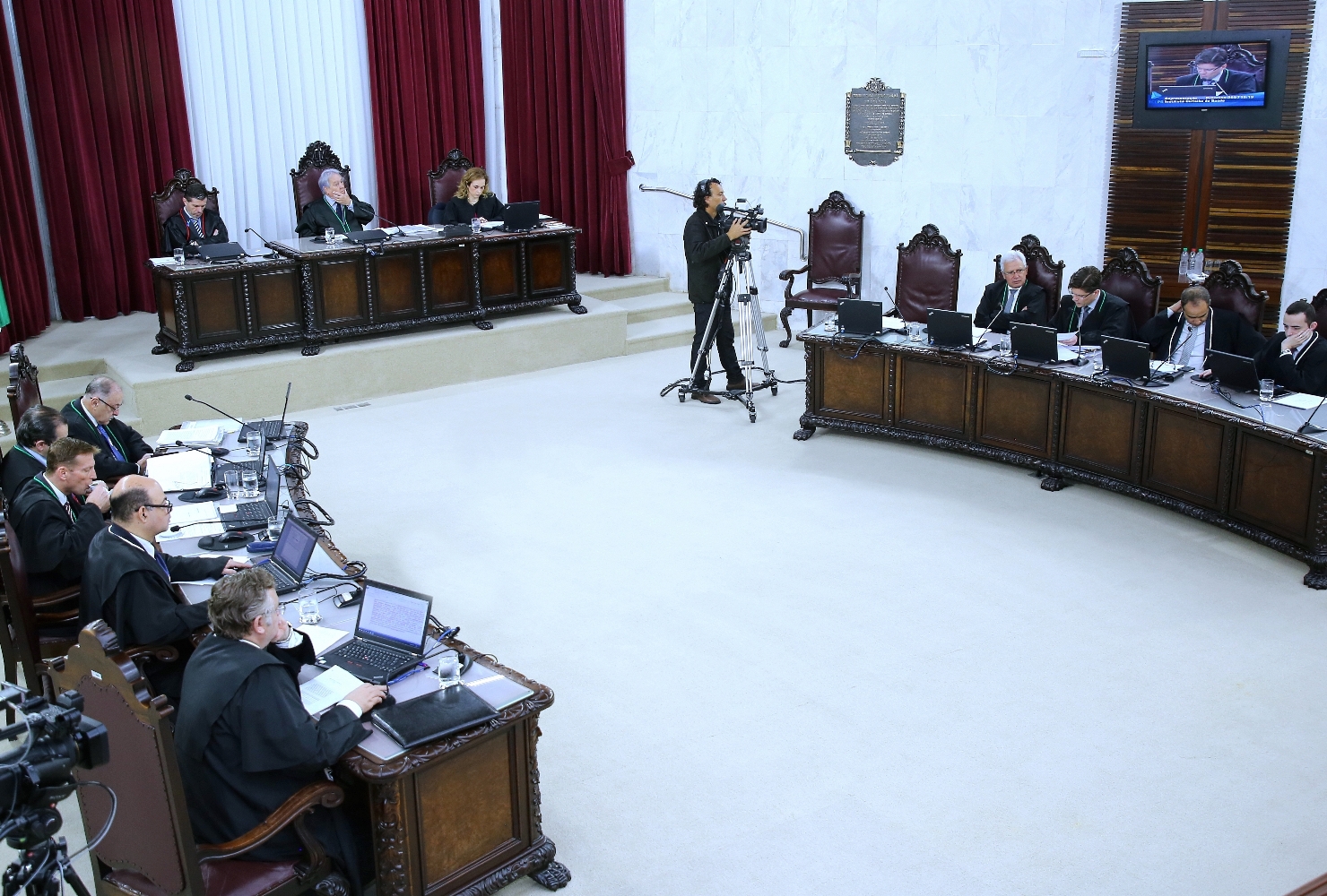 Sessão do Tribunal Pleno do TCE-PR, presidida pelo conselheiro Nestor Baptista. Foto: Wagner Araújo/Divulgação TCE-PR