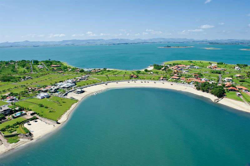Município de Carlópolis, no Norte Pioneiro, é conhecido por suas praias nas margens do Rio Paranapanema. Foto: Divulgação