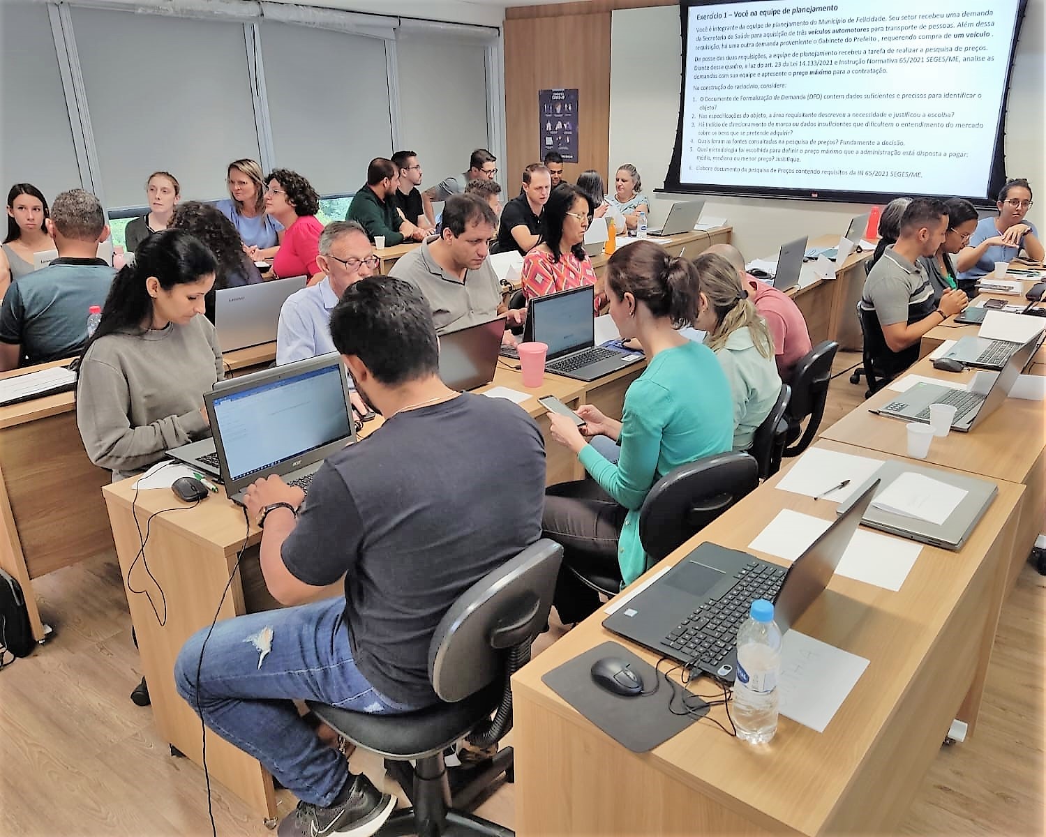 Participantes da Oficina de Formação de Preços, realizada pela Escola de Gestão Pública do TCE-PR. Foto: TCE-PR/Divulgação