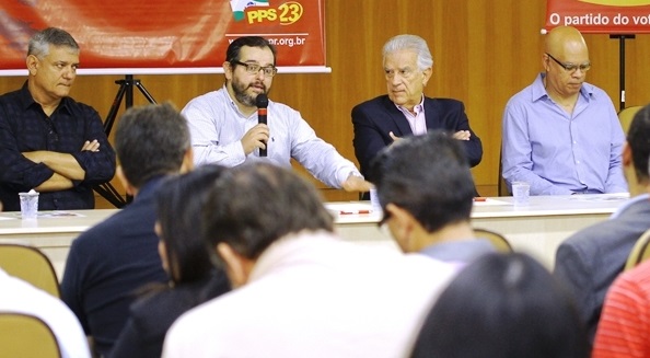 Bonilha fala a cerca de 100 prefeitos, vices e vereadores eleitos: importância do controle interno e de uma assessoria jurídica eficiente. Foto: Wagner Araújo/Divulgação TCE-PR