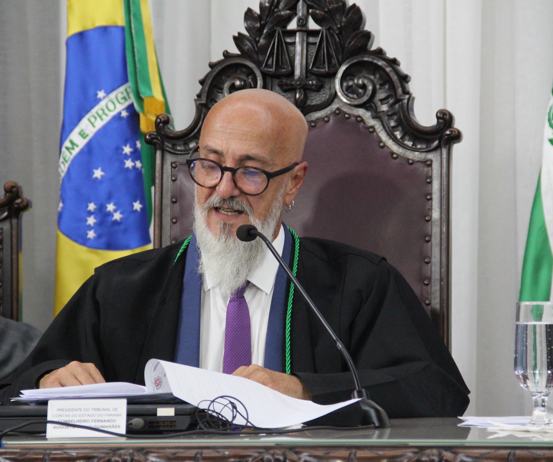 O conselheiro Fernando Guimarães discursa na solenidade em que tomou posse do cargo de presidente do TCE-PR no biênio 2023-2024. Foto: Edilson Peruceli/Divulgação TCE-PR