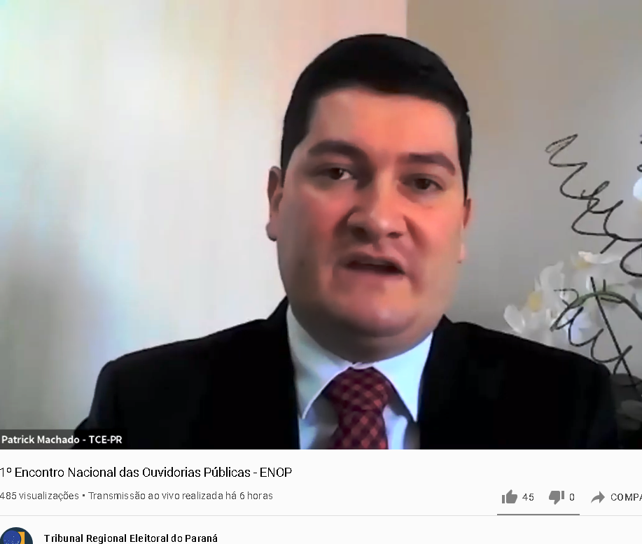 O ouvidor do Tribunal de Contas do Estado do Paraná, Patrick Machado, durante palestra no 1º Encontro Nacional de Ouvidorias Públicas (Enop). Imagem: Reprodução/YouTube