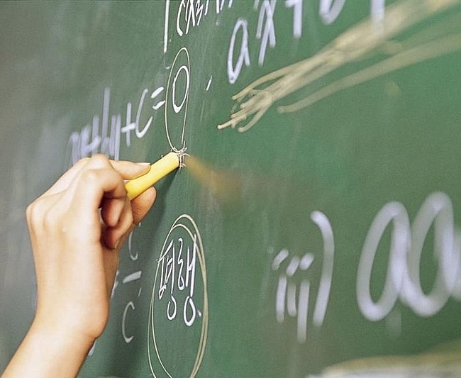 Professor em sala de aula. Foto: Divulgação