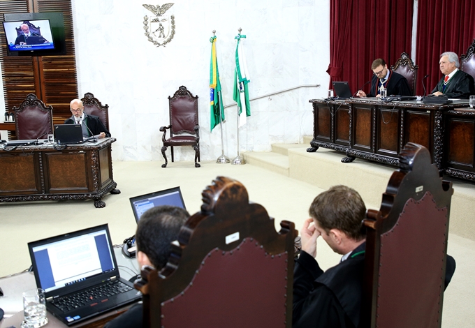 Sessão da Primeira Câmara do TCE-PR, presidida pelo conselheiro Nestor Baptista. Foto: Wagner Araújo/Divulgação