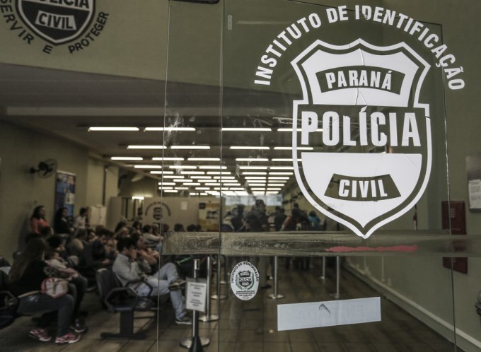 Área de atendimento do Instituto de Identificação do Paraná, em Curitiba. Foto: Jornal Gazeta do Povo