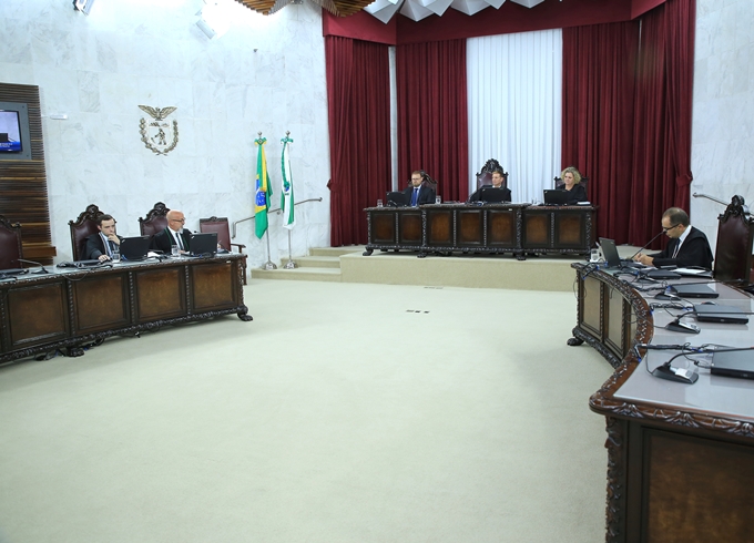 Sessão da Primeira Câmara do TCE-PR em 2019, presidida pelo conselheiro Fabio Camargo. Foto: Wagner Araújo/Divulgação TCE-PR