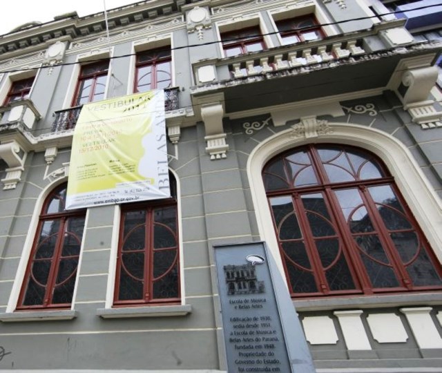 Sede da Escola de Música e Belas Artes do Paraná (Embap), no Centro de Curitiba. Foto: Jornal Gazeta do Povo