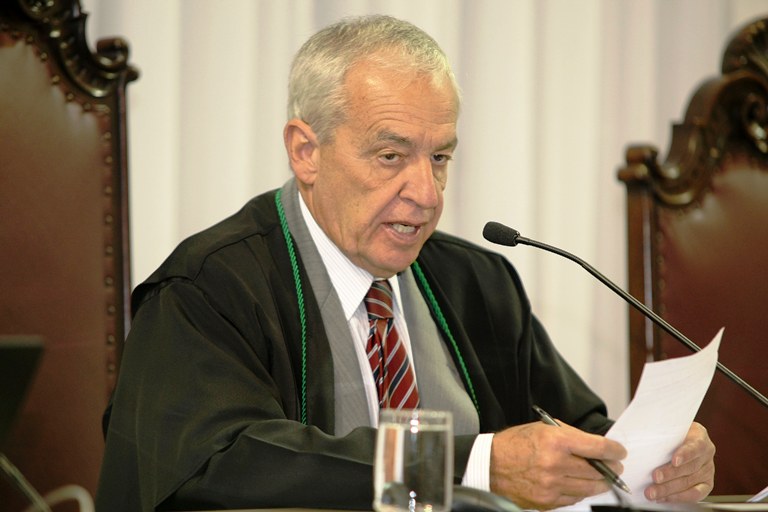 Pleno esclarece questão do acúmulo de cargos efetivos