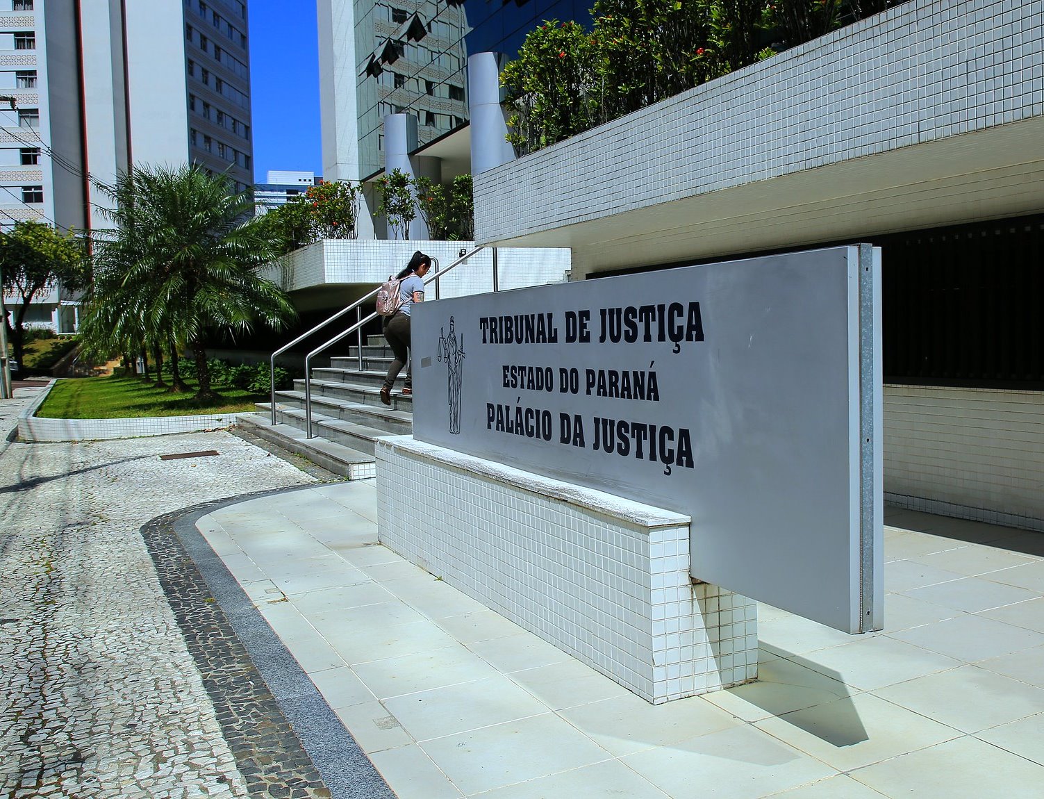 Sede do Tribunal de Justiça do Estado do Paraná (TJ-PR), no bairro Centro Cívico, em Curitiba. Foto: Wagner Araújo/Divulgação TCE-PR