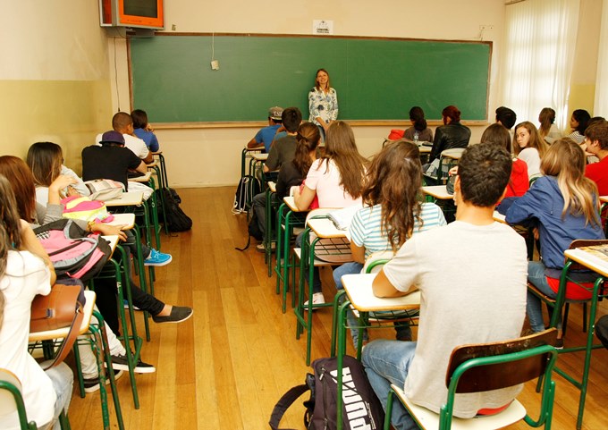 Sala de aula do Colégio Estadual Rio Branco, no bairro Batel, em Curitiba, mantido pela Secretaria de Estado da Educação do Paraná (SEED). Foto: Agência Estadual de Notícias/Divulgação