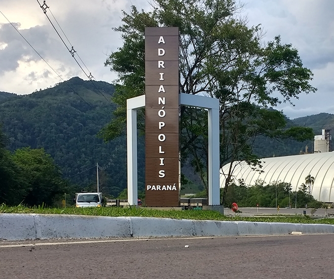 Entrada da sede urbana de Adrianópolis, município da Região Metropolitana de Curitiba. Foto: Divulgação