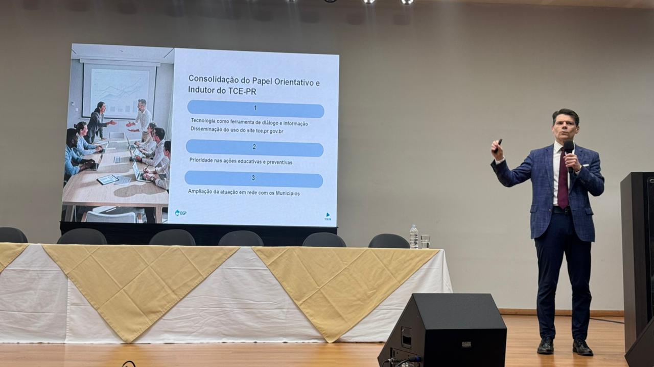 O presidente do TCE-PR, conselheiro Ivens Linhares, palestra durante evento da EGP em Toledo no dia 5 de março