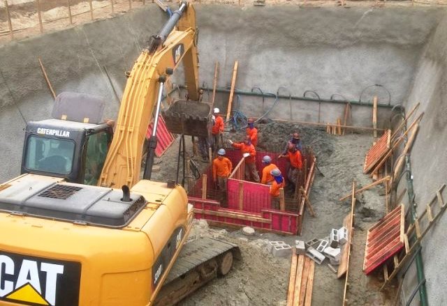 Obra de estação elevatória, para a ampliação do sistema de tratamento de esgoto de Matinhos, no Litoral do Paraná. Foto: Divulgação/Sanepar