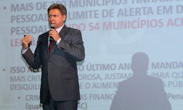 Mauro Munhoz, coordenador-geral de Fiscalização, durante evento promovido pela Escola de Gestão Pública do TCE-PR. Foto: Wagner Araújo/Divulgação TCE-PR