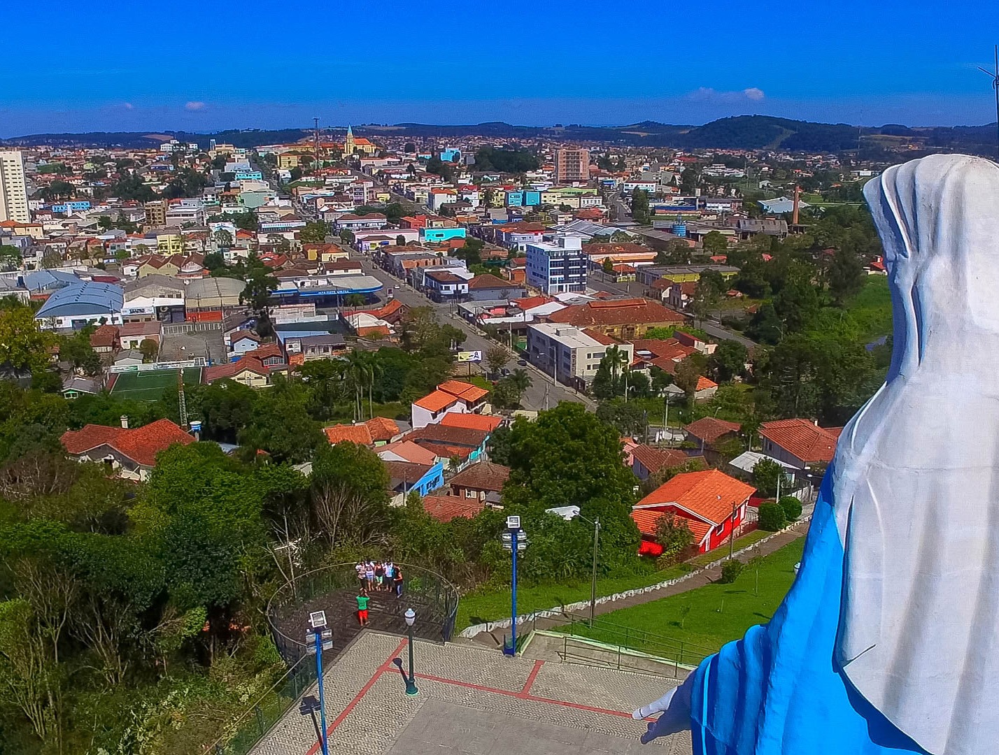 Vista da área urbana de Irati, município da região Centro-Sul do Paraná, a partir do monumento em homenagem a Nossa Senhora das Graças. Foto: Pedro Wasilewski/Prefeitura de Irati - Divulgação