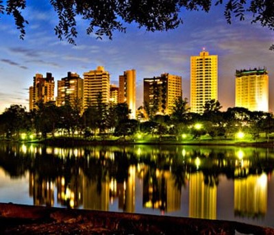 Vista noturna de Londrina, a partir do Lago Igapó. Foto: Divulgação