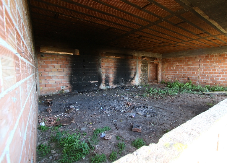 Obra pública paralisada: além da depreciação física da construção, situação compromete os serviços já executados e, o mais grave, priva a população dos benefícios desses investimentos. Foto: Wagner Araújo/Divulgação TCE-PR