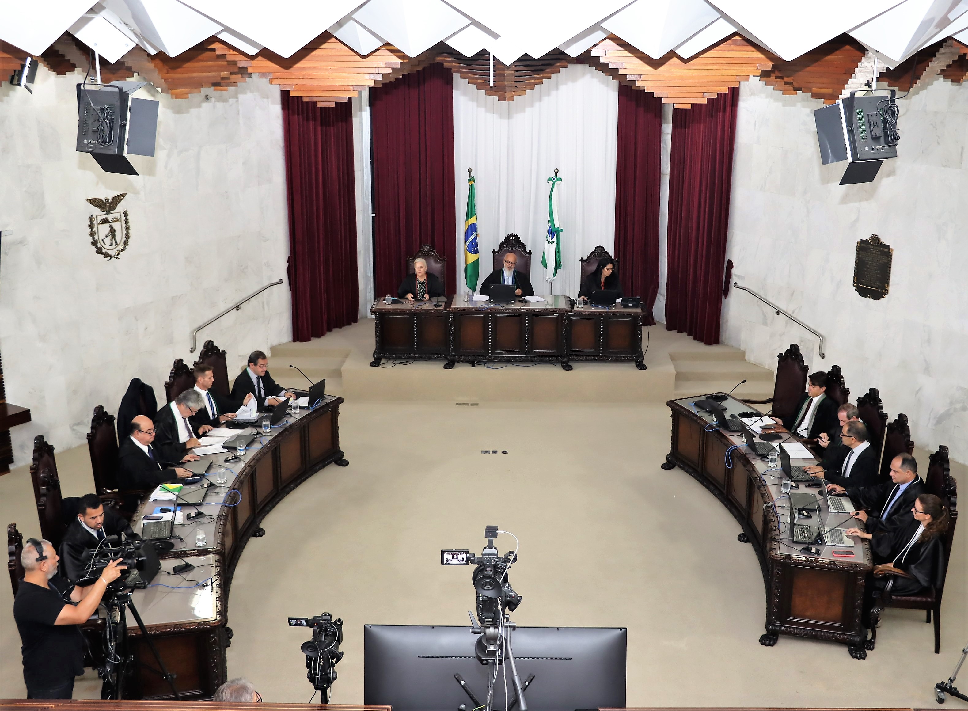Sessão plenária do TCE-PR, presidida pelo conselheiro Fernando Guimarães. Foto: Fabiano Contador/Divulgação TCE-PR
