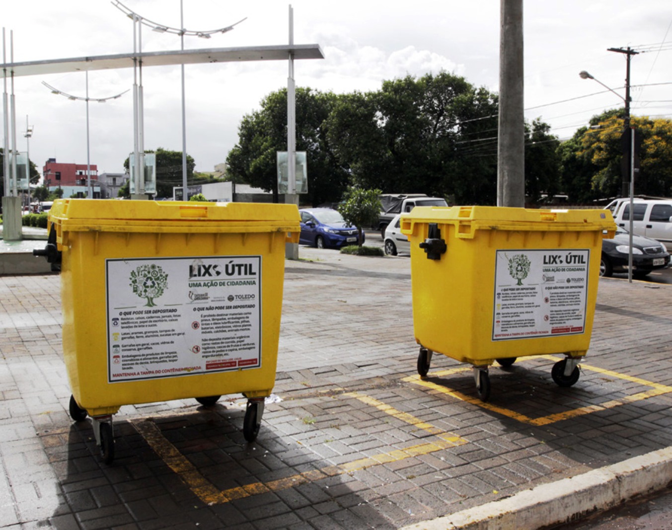 Caçambas de coleta de lixo reciclável na área central de Toledo, município da Região Oeste do Paraná. Foto: Carlos Rodrigues/Prefeitura de Toledo - Divulgação
