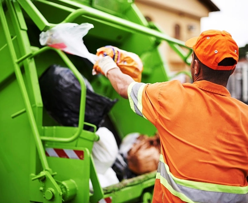 Serviço de coleta de lixo urbano em Paranaguá, maior cidade do Litoral do Paraná. Foto: Divulgação