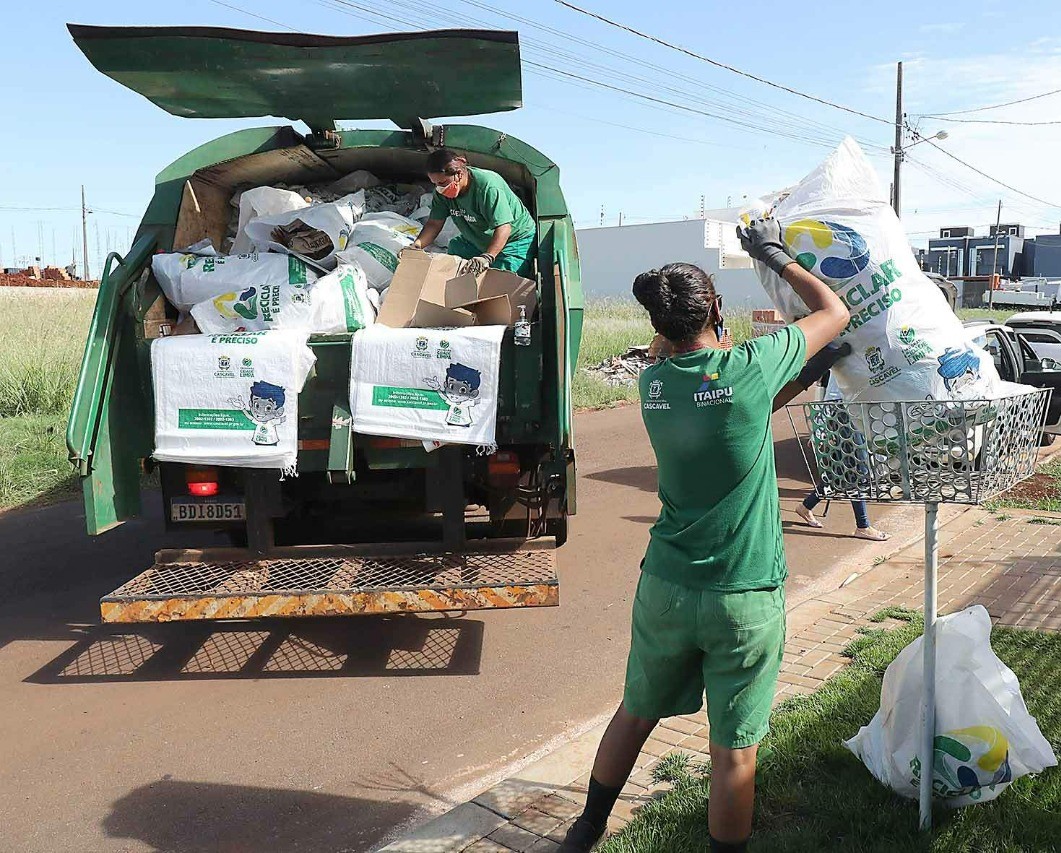 Coleta seletiva de lixo para a reciclagem em Cascavel. Foto: Prefeitura de Cascavel/Divulgação