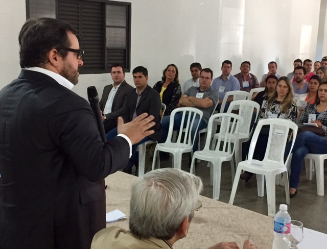 O presidente do TCE-PR, conselheiro Ivan Bonilha, faz apresentação em seminário da 1ª Semana do Controle Externo (Seconex) realizado em Wenceslau Braz (foto: Nilson Pohl/divulgação TCE-PR)