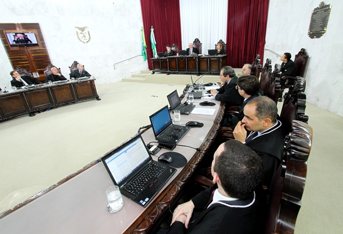 Sessão do Tribunal Pleno em 8 de novembro de 2017, na qual foram analisadas as contas de 2016 do então governador Beto Richa, sob relatoria do conselheiro Fabio Camargo. Foto: Wagner Araújo/Divulgação TCE-PR