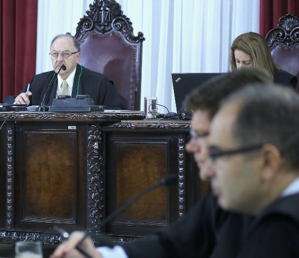 Sessão da Segunda Câmara do TCE-PR, presidida pelo conselheiro Artagão de Mattos Leão. Foto: Wagner Araújo/Divulgação TCE-PR
