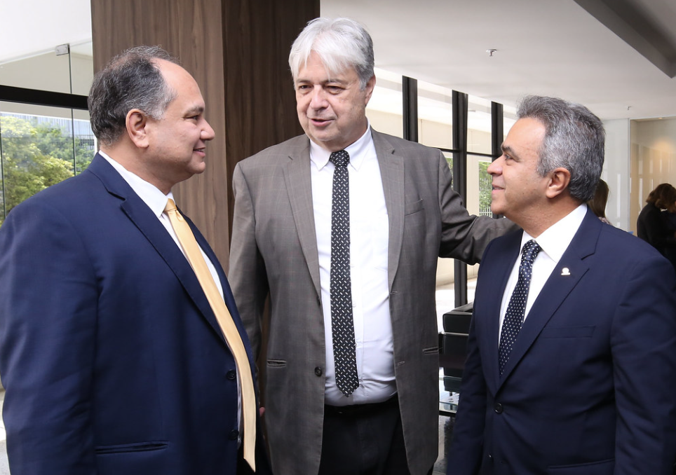 Conselheiros Maurício Requião e Livio Sotero Costa com o presidente da Atricon, Edilson Silva, em Brasília