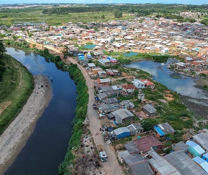 Vista de área onde está sendo instalado o Bairro Novo do Caximba, programa de recuperação ambiental e urbana desenvolvido pela Prefeitura de Curitiba com financiamento da Agência Francesa de Desenvolvimento (AFD). Imagem: Rafael Silva/Prefeitura de Curitiba - Divulgação