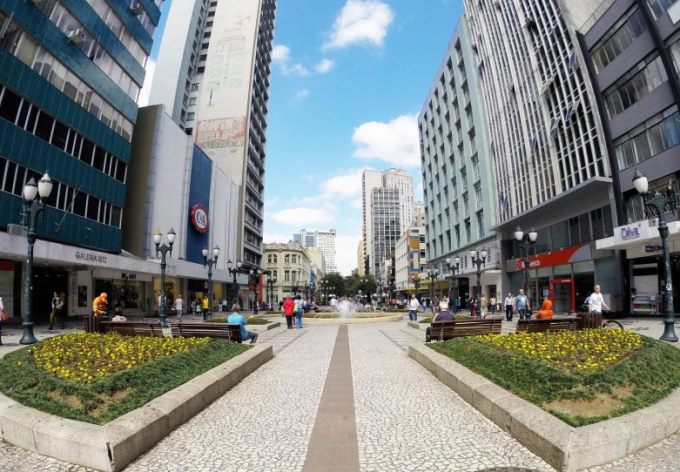 Calçadão da Rua Quinze de Novembro, no Centro de Curitiba. Foto: Jornal Gazeta do Povo