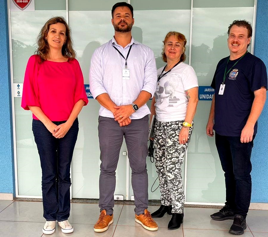 A equipe do TCE-PR com gestor da área de Saúde Mental do Município de Dois Vizinhos (Sudoeste), durante auditora integrante do PAF Saúde 2024-2025. Foto: TCE-PR/Divulgação