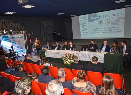 Abertura do 1º Encontro de Auditores e Fiscais de Tributos dos Municípios dos Campos Gerais, realizado em Jaguariaíva. Foto: Prefeitura de Jaguariaíva/Divulgação