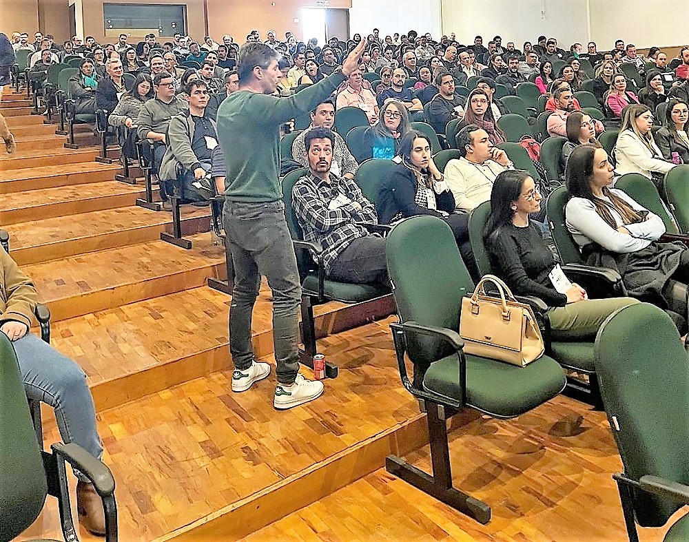 O procurador do MPC-PR Flávio Berti ministra curso em Londrina sobre Receita Tributária Municipal e Estruturação de Dívida Ativa. Foto: Divulgação/TCE-PR