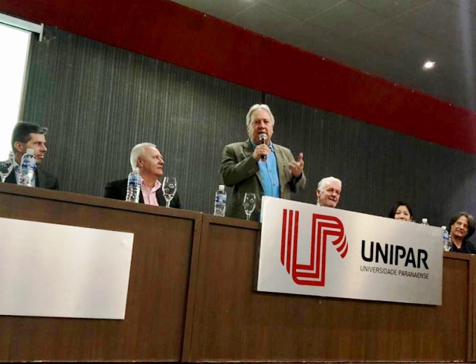 O presidente, conselheiro Nestor Baptista, faz a abertura do curso sobre Contabilidade Pública, realizado em Guaíra, pela Escola de Gestão Pública do TCE-PR. Foto: Divulgação TCE-PR