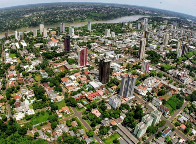 Vista aérea de Foz do Iguaçu, nunicípio paranaense na fronteira do Brasil com Paraguai e Argentina. Foto: Christian Rizzi/Divulgação