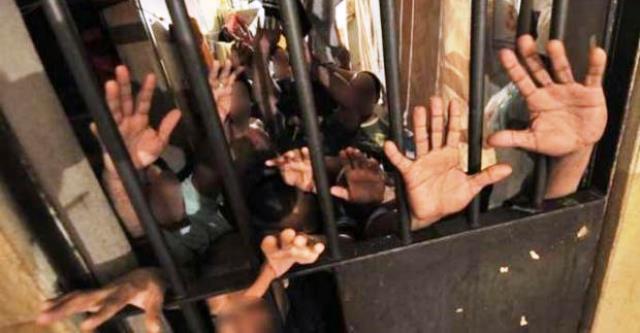 Superlotação em carceragem de delegacia do Paraná. Foto: Divulgação