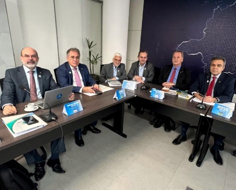 Integrantes das diretorias da Associação dos Membros dos Tribunais de Contas do Brasil (Atricon) e Instituto Rui Barbosa (IRB), durante reunião realizada em Belo Horizonte. Foto: TCE-PG/Divuglação