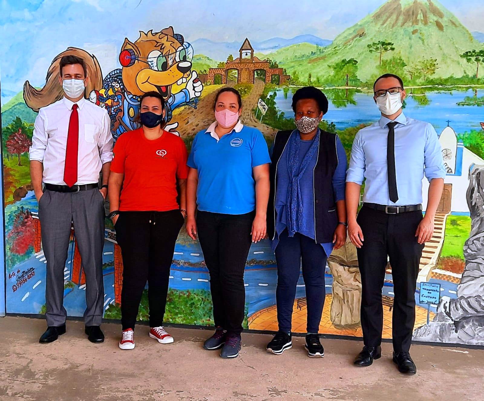 Servidores do TCE-PR com profissionais da educação do Município de Quatro Barras, que é referência na área, em atividade piloto do Programa de Avaliação de Contas Municipais de Governo (ProGov). Foto: Divulgação/TCE-PR