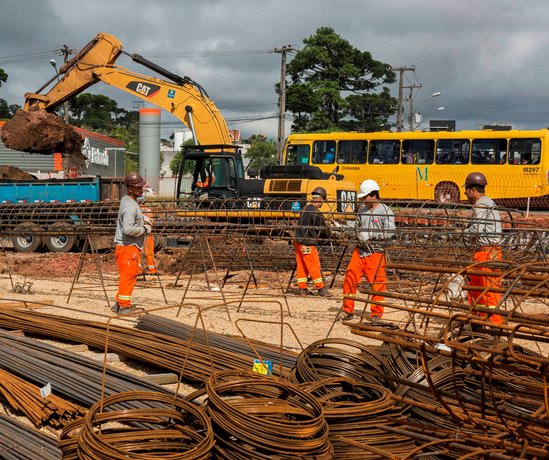 Obra da Linha Verde, executada pela Prefeitura de Curitiba. Foto: Prefeitura de Curitiba/Divulgação