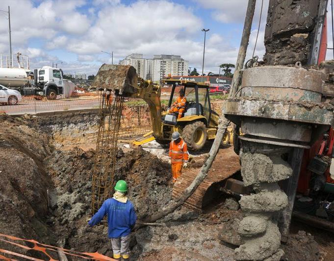 Obra da Linha Verde, executada pela Prefeitura de Curitiba. Foto: Prefeitura de Curitiba/Divulgação