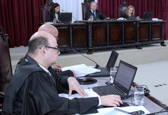 Sessão da Primeira Câmara do TCE-PR, presidida pelo conselheiro Nestor Baptista. Foto: Wagner Araújo/Divulgação TCE-PR