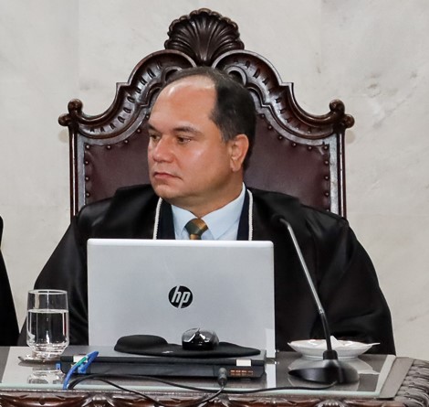 O conselheiro-substituto Livio Sotero Costa em sessão presencial do Tribunal Pleno do TCE-PR. Foto: Fabiano Contador/Divulgação TCE-PR