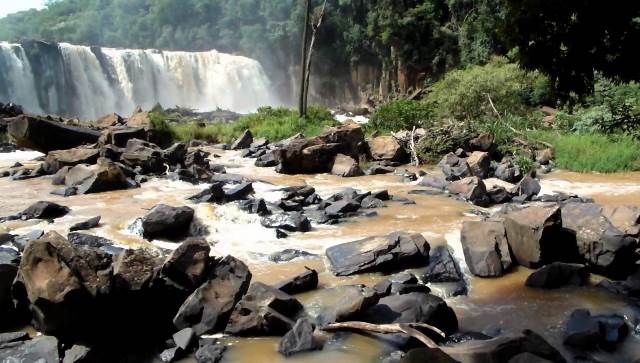 Salto Cavalcanti, localizado no Rio Cinzas, no município de Tomazina. Foto: Divulgação