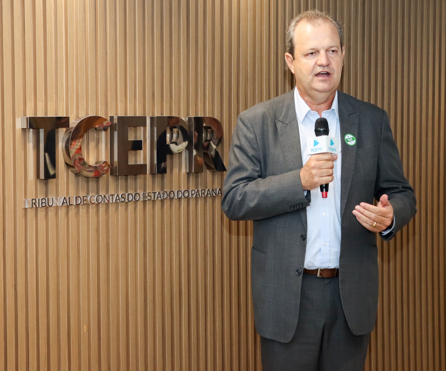 O secretário estadual da Ciência, Tecnologia e Ensino Superior, Aldo Bona, na assinatura do Termo de Cooperação Técnica com o TCE-PR. Foto: Fabiano Contador/TCE-PR