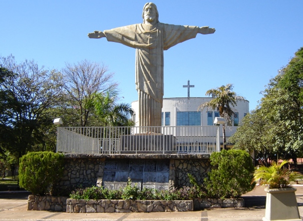 Praça da Igreja Nossa Senhora de Lourdes, em Paranacity, município do Noroeste do Paraná. Foto: Divulgação