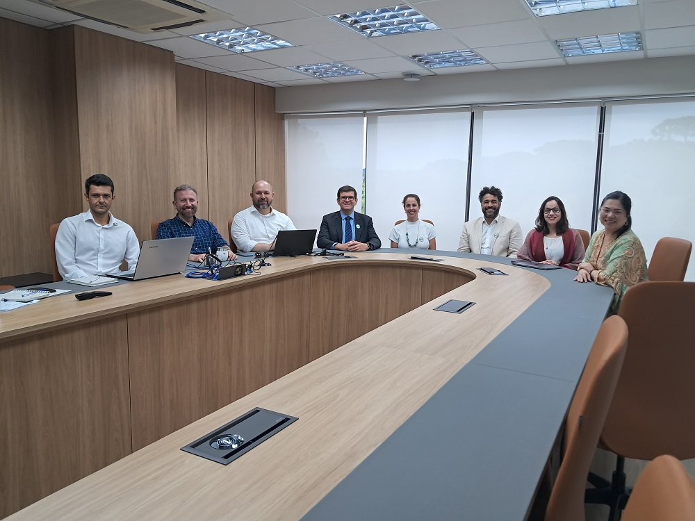 Professores da Universidade Positivo foram recebidos por servidores da Coordenadoria de Atendimento ao Jurisdicionado e de Controle Social (CACS) do Tribunal de Contas do Estado do Paraná (TCE-PR) na última quarta-feira (19 de fevereiro) para tratar do desenvolvimento de ações conjuntas de controle social sobre a administração pública.
