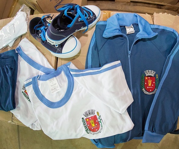 Uniformes fornecidos pela Prefeitura de Maringá a estudantes da rede municipal de ensino. Foto: Prefeitura de Maringá/Divulgação