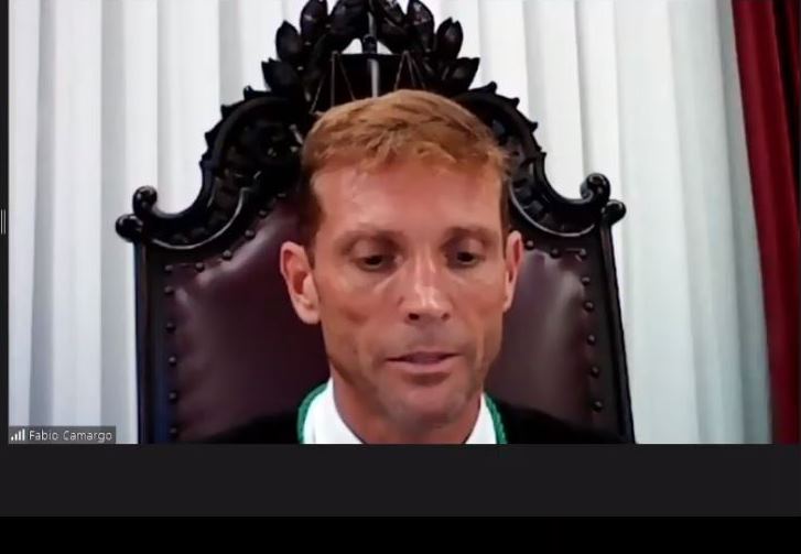 O conselheiro Fabio Camargo preside a primeira sessão de julgamento do Tribunal Pleno de 2021, realizada por videoconferência.