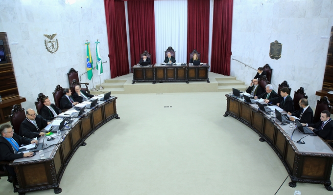 Sessão do Pleno do TCE-PR, comandada pelo presidente, conselheiro Nestor Baptista. Foto: Wagner Araújo/Divulgação TCE-PR
